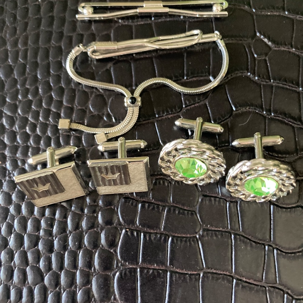Vintage SWANK Crown Motif Cufflink Dress Set–Tie Bar & Collar Bar – Mid Century